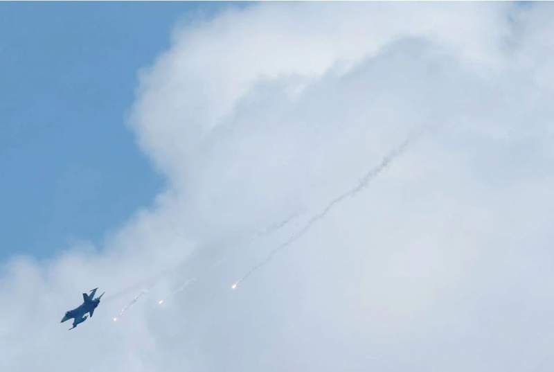 FILE PHOTO: A Taiwan domestically-built Indigenous Defense Fighter (IDF) releases flares during annual Han Kuang military drill simulating the China's People's Liberation Army (PLA) invading the island, in Pingtung county, southern Taiwan August 25, 2016. REUTERS/Tyrone Siu/File Photo