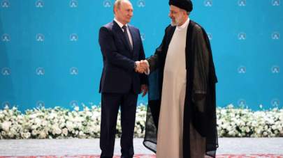 ranian President Ebrahim Raisi greets Russian President Vladimir Putin on July 19, 2022. Putin likely wanted to show that Moscow is still important in the Middle East by visiting Iran, said John Drennan of the U.S. Institute of Peace. Sergei Savostyanov | AFP | Getty Images