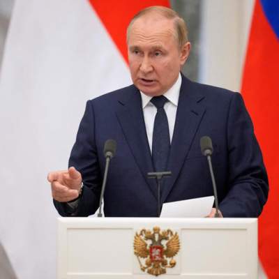 Putin Seizes Control of Oil Project Amid Reports of Economic Turmoil