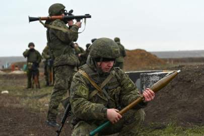  Russian grenade launcher operators take part in combat drills at the Kadamovsky range in the Rostov region, Russia December 14, 2021. REUTERS/Sergey Pivovarov