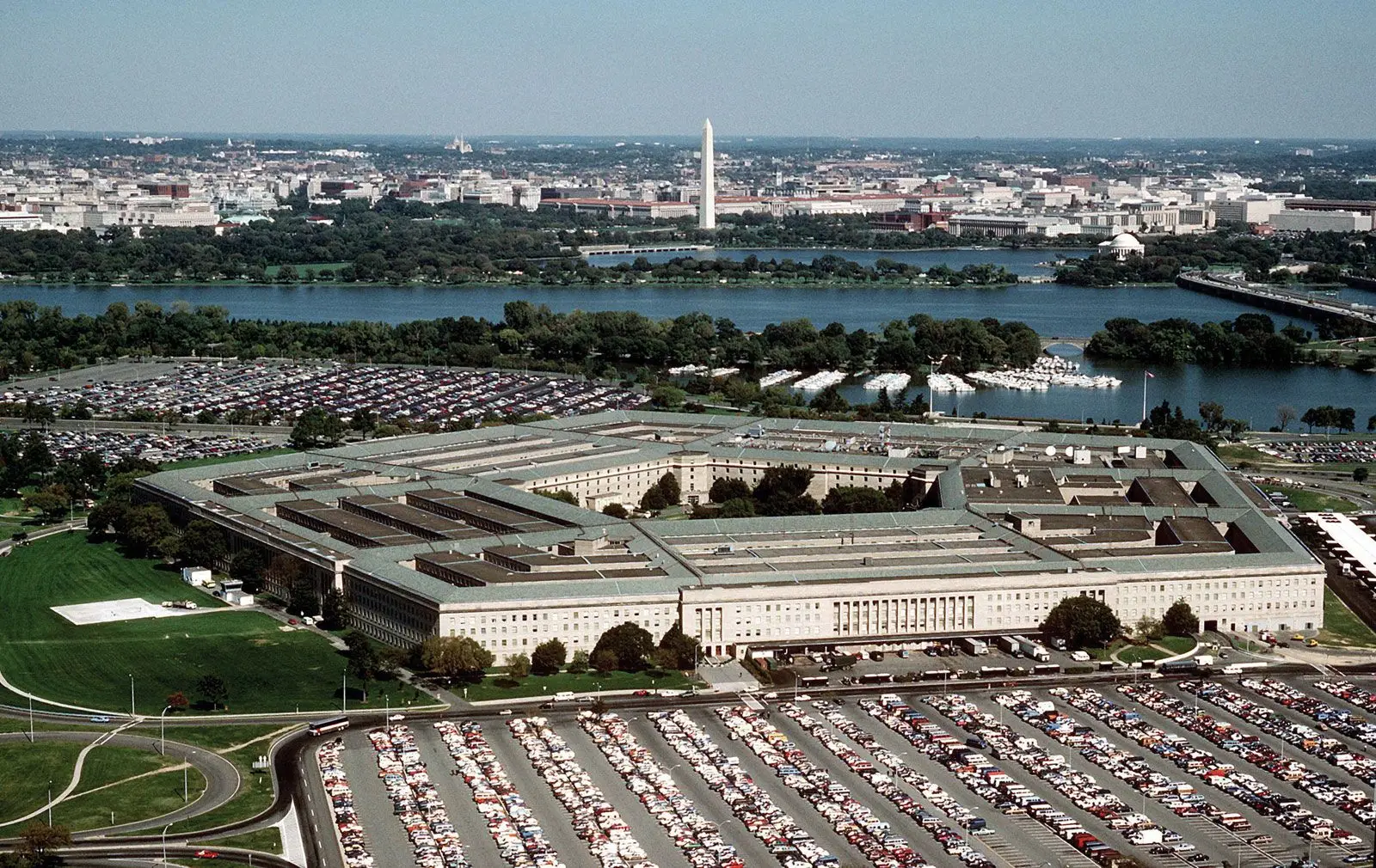 Pentagon-headquarters-US-Department-of-Defense-Virginia